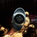 "Enrica" Black and Gold Crown button Ring - Image 4