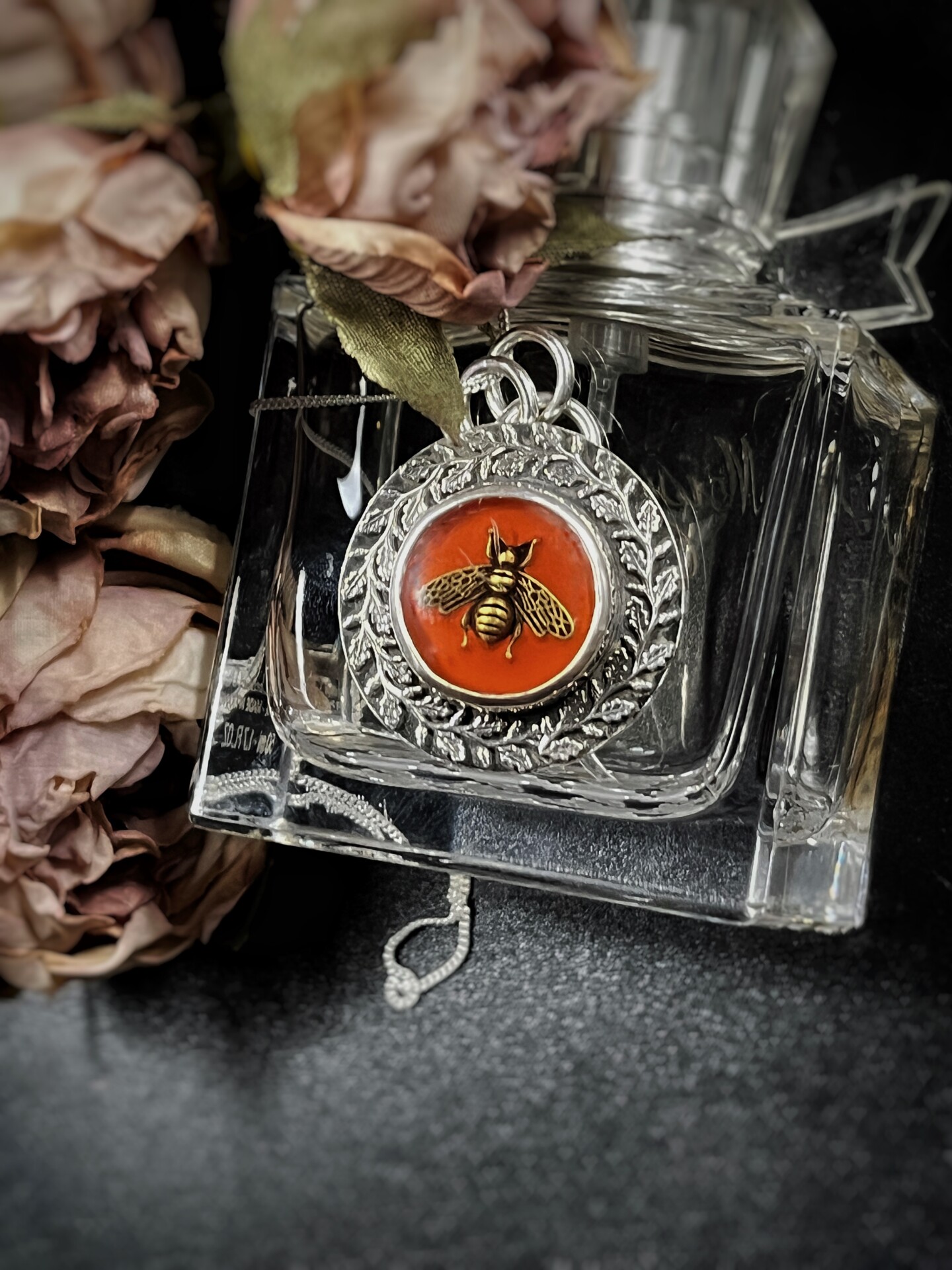 Vintage Gucci Bee Button Necklace Vintage Gucci Bee Button Necklace